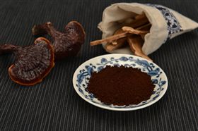 破壁灵芝孢子粉为棕褐色的粉末