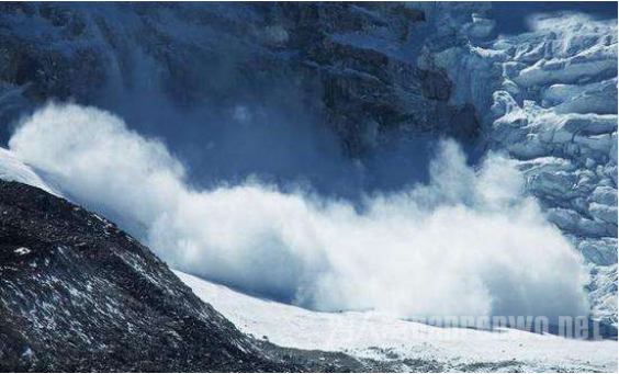 登山队遇雪崩遇难